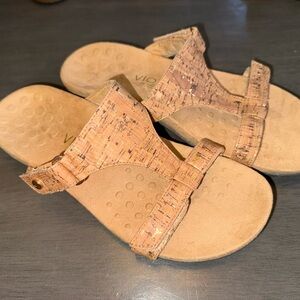 NWOB Vionic Cork T Strap (Adjustable) Sandal/Slide Size Women’s 6